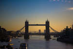 Tower Bridge Tower Bridge i London England, sträcker sig över Themsen.