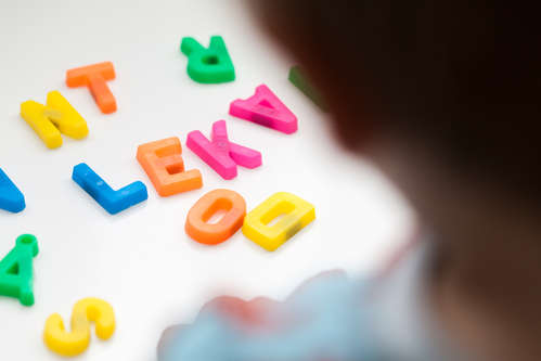 Tittar på bokstäver