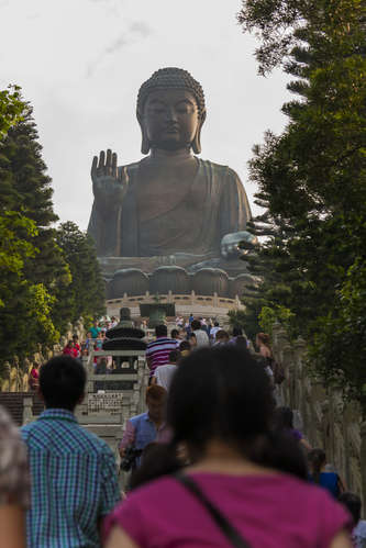 Trappa till staty av Buddha