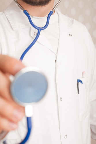 Läkare med stetoskop