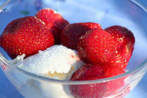Jordgubbar och glass