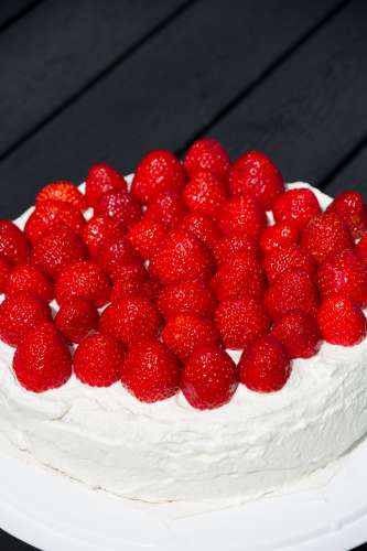 Tårta med jordgubbar