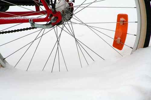 cykelhjul i snö