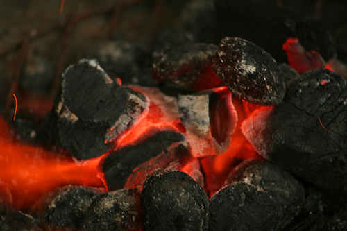 Glödande kol