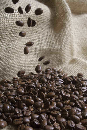Kaffebönor faller
