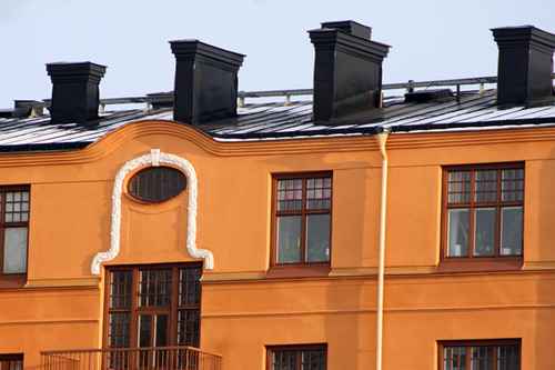 hus med skorstenar