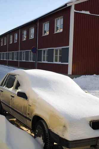 Bil med snö