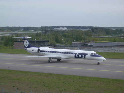 Embraer taxar in efter landning
