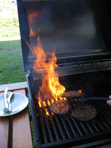 Grillande av hamburgare