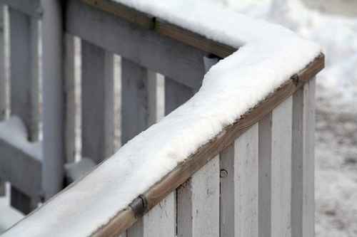 Snö på staket