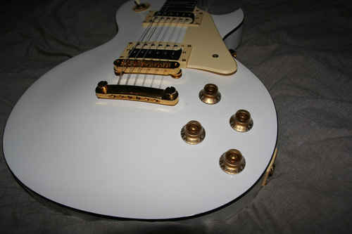 Vit gitarr