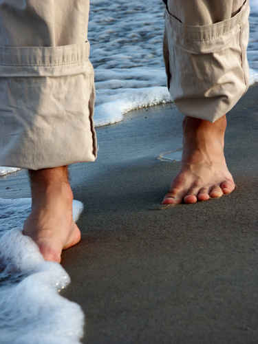 Går på strand