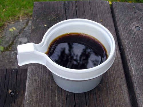 kaffe i plastmugg